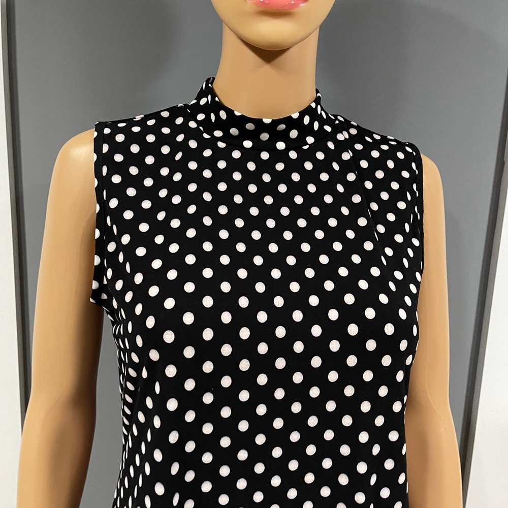 LOVE BY DESIGN Bllie Mock Neck Sleeveless Top - Picture 6 of 8